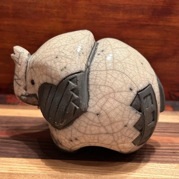 Gerhard De Beer Crazy Clay Elephant Raku Pottery Figurine 4" x 5.5" - Picture 3 of 8